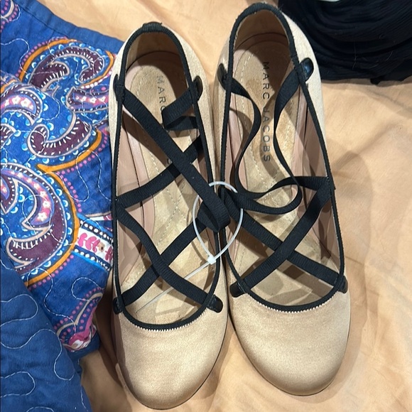 Marc Jacobs Women's Beige Ballet Flats - Picture 2 of 15